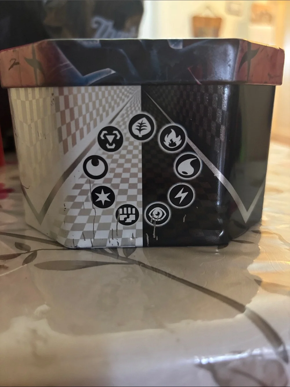 Trading Card Game Tin- Pokémon cards